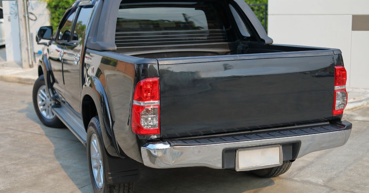 Comparing the Benefits of Diesel Trucks vs. Gas Trucks Comparing the Benefits of Diesel Trucks vs. Gas Trucks